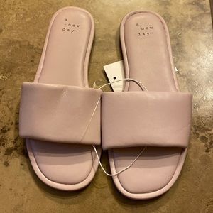 (159) NWT Women’s Lavender LuLu Flats by a new day. Size 5